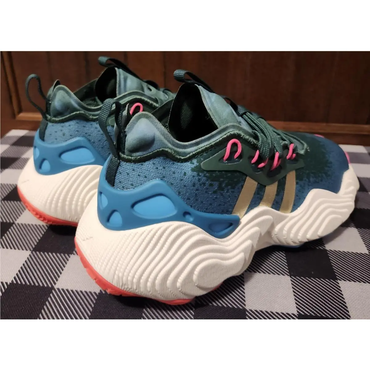 Adidas shoes - TRAE YOUNG ADIDAS 3 - TRAE YOUNG - DARK GREEN/GOLDMT/ARCFUS 3