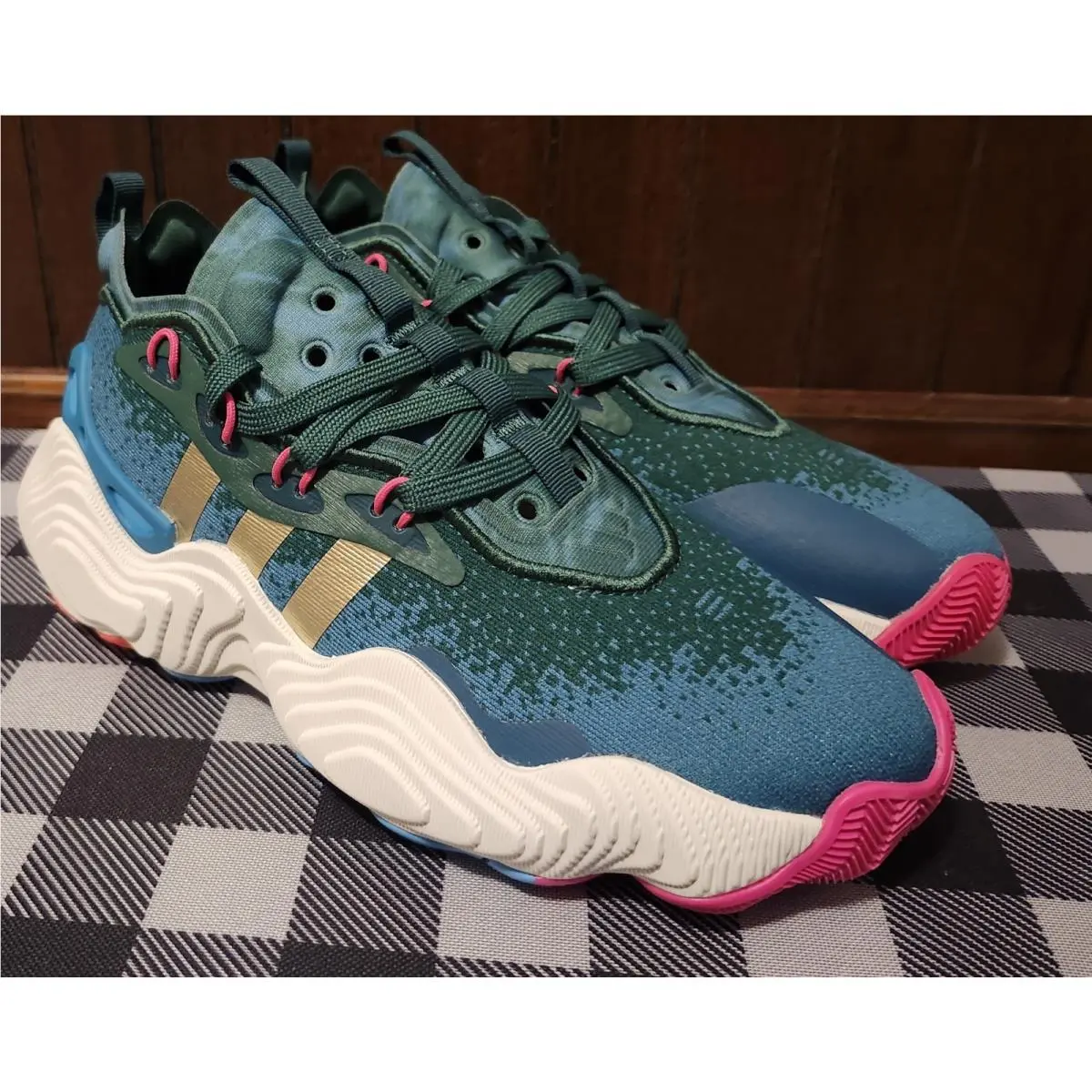 Adidas shoes - TRAE YOUNG ADIDAS 3 - TRAE YOUNG - DARK GREEN/GOLDMT/ARCFUS 4