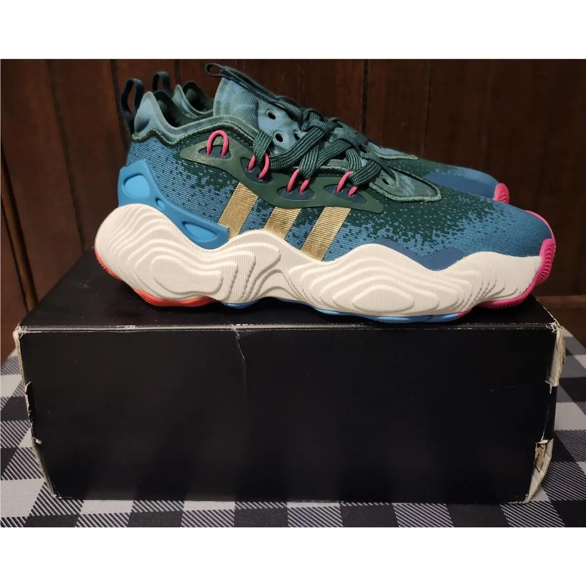 Adidas shoes - TRAE YOUNG ADIDAS 3 - TRAE YOUNG - DARK GREEN/GOLDMT/ARCFUS 6