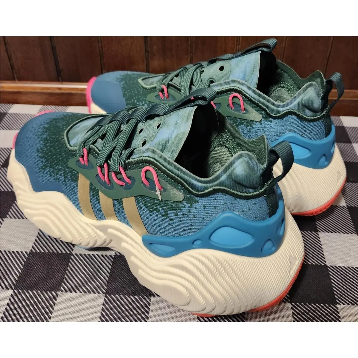 Adidas shoes - TRAE YOUNG ADIDAS 3 - TRAE YOUNG - DARK GREEN/GOLDMT/ARCFUS 7
