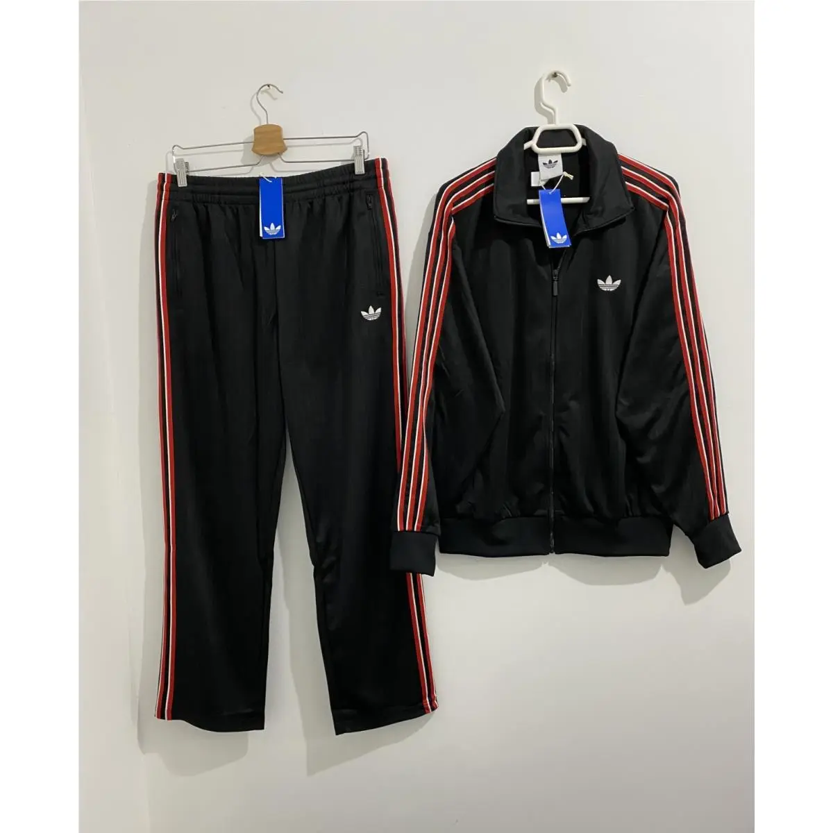 Adidas clothing - Black Better Scarlet 0