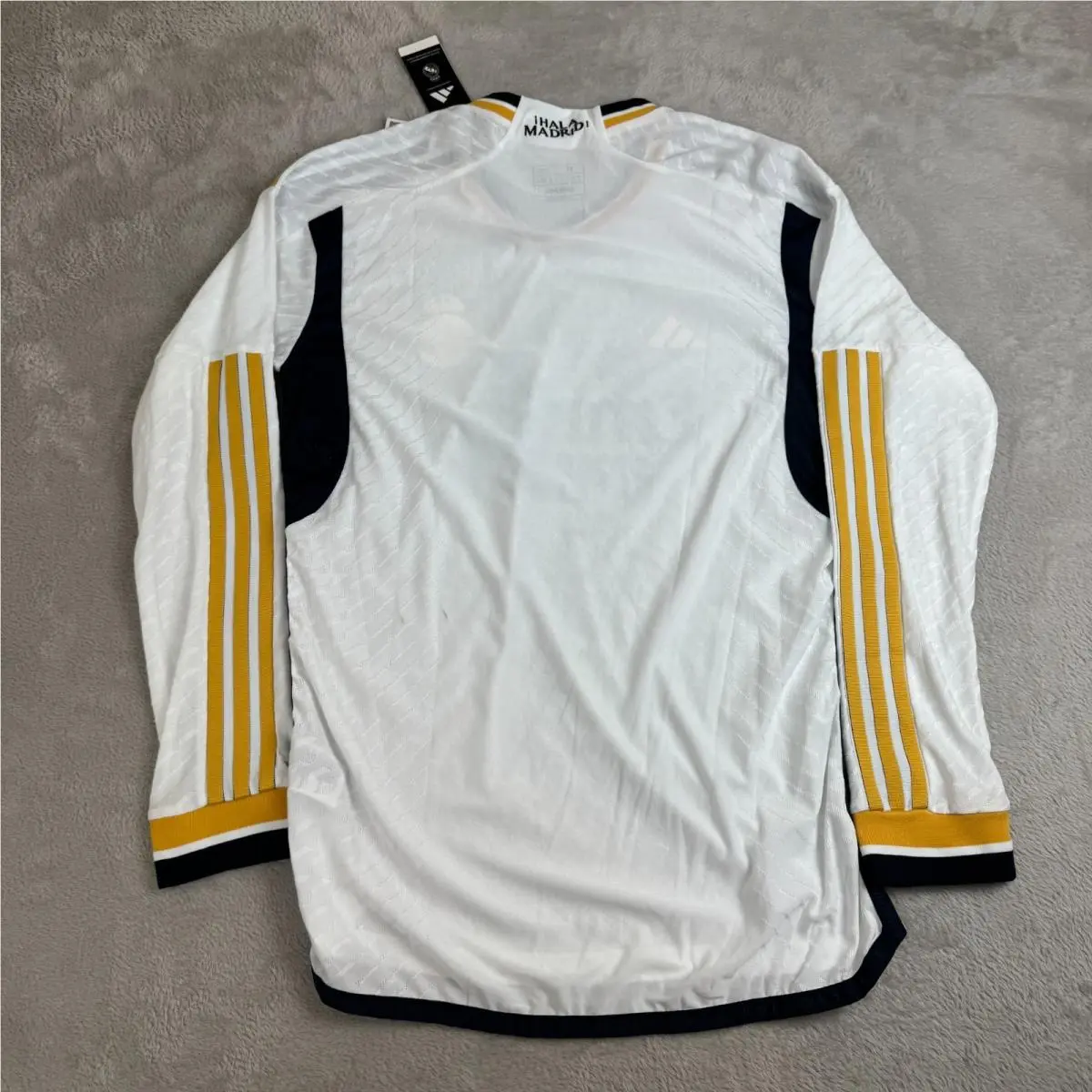 Adidas clothing - White (UPC: 4050267106256) 0