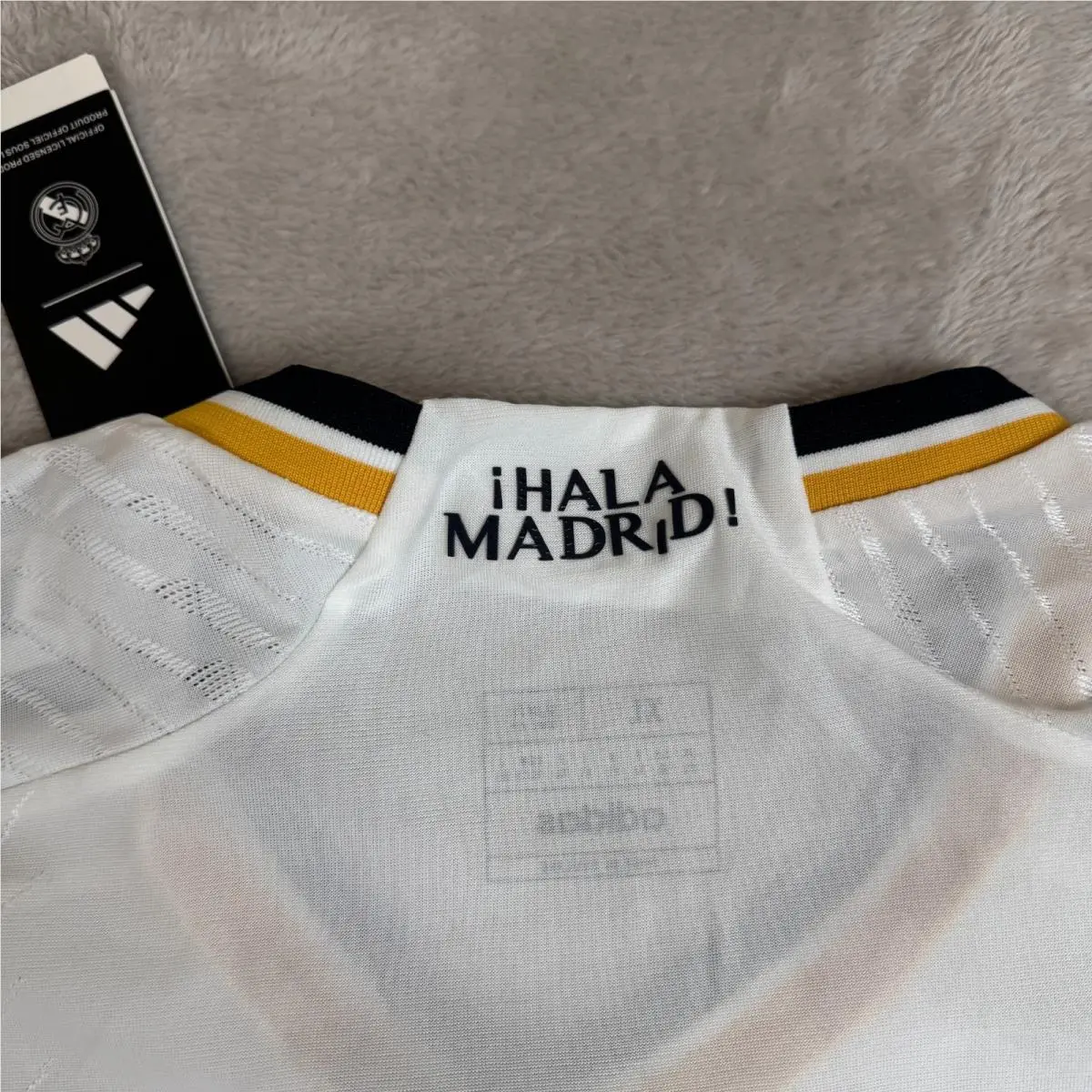 Adidas clothing - White (UPC: 4050267106256) 2