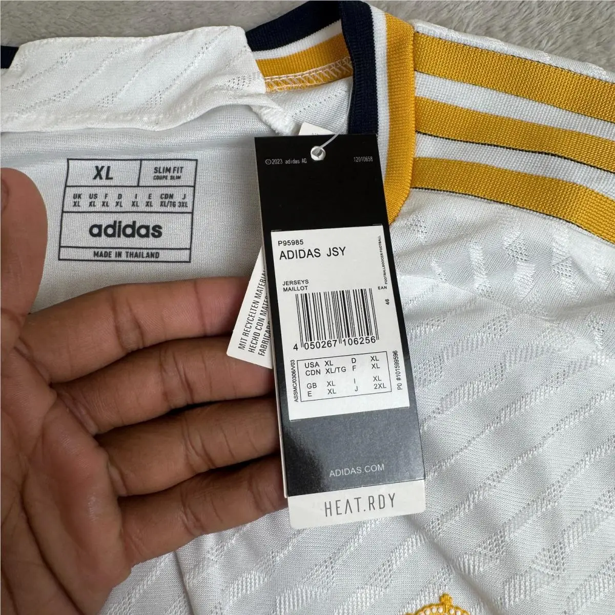 Adidas clothing - White (UPC: 4050267106256) 3