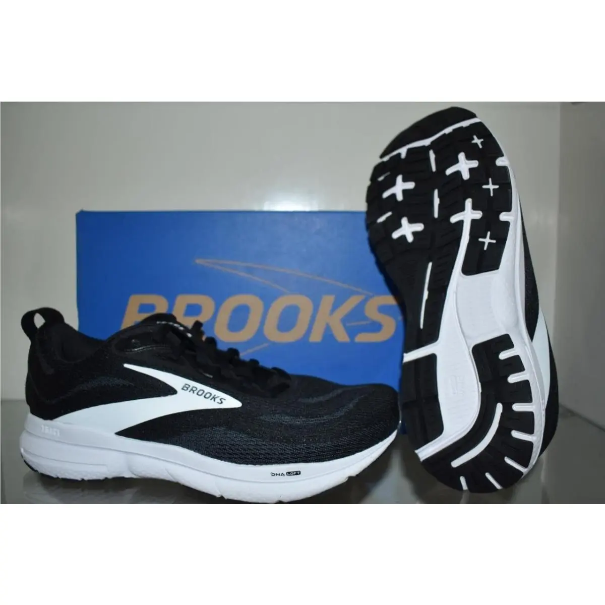 Brooks Women`s Trace 4 Running Shoes 120441 1B 090 Black/white