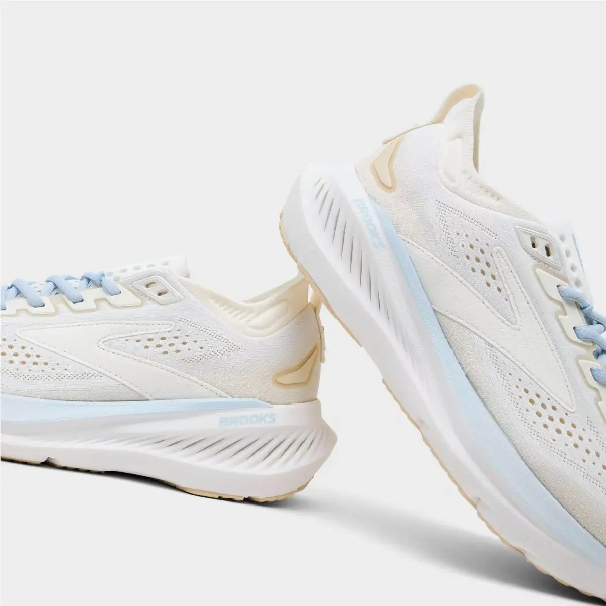 Brooks shoes - 1204651B 198 - Coconut/Sand/Skyway 4