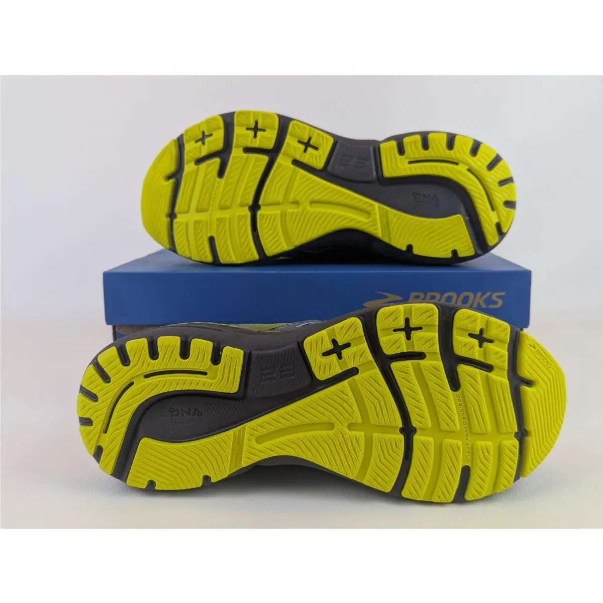 Brooks shoes - Brooks Adrenaline GTS 23 - Adrenaline GTS - 1103911d404 - Black Yellow 1