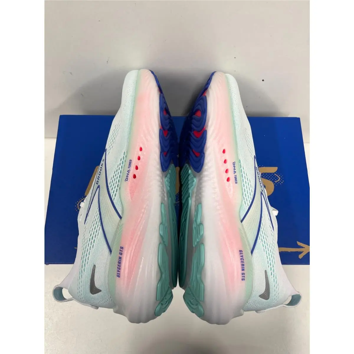 Brooks shoes - Brooks Glycerin GTS 22 - Glycerin GTS - White/Limpet Shell/Amparo Blue (110) 4
