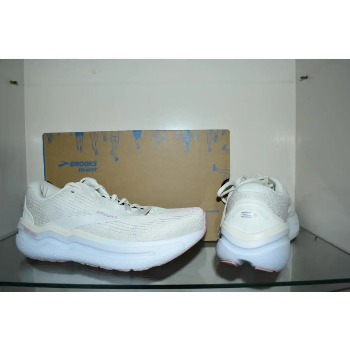 Brooks shoes - Brooks Ghost Max 2 - Ghost Max - 120420 1B 190 - White 1