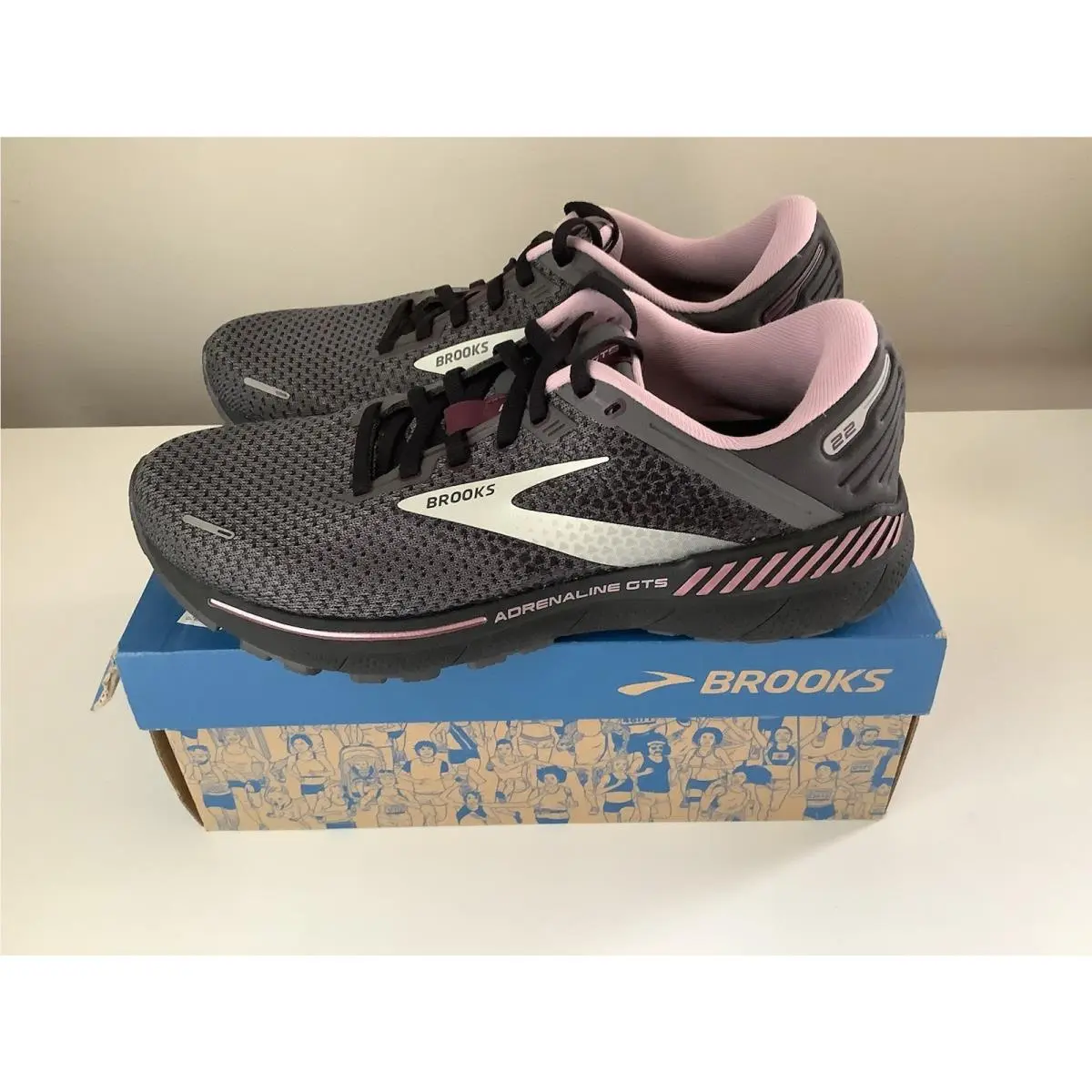 Brooks Adrenaline Gts 22 Women`s Running Shoes - Gray/pink - Sz 9.5 D Wide