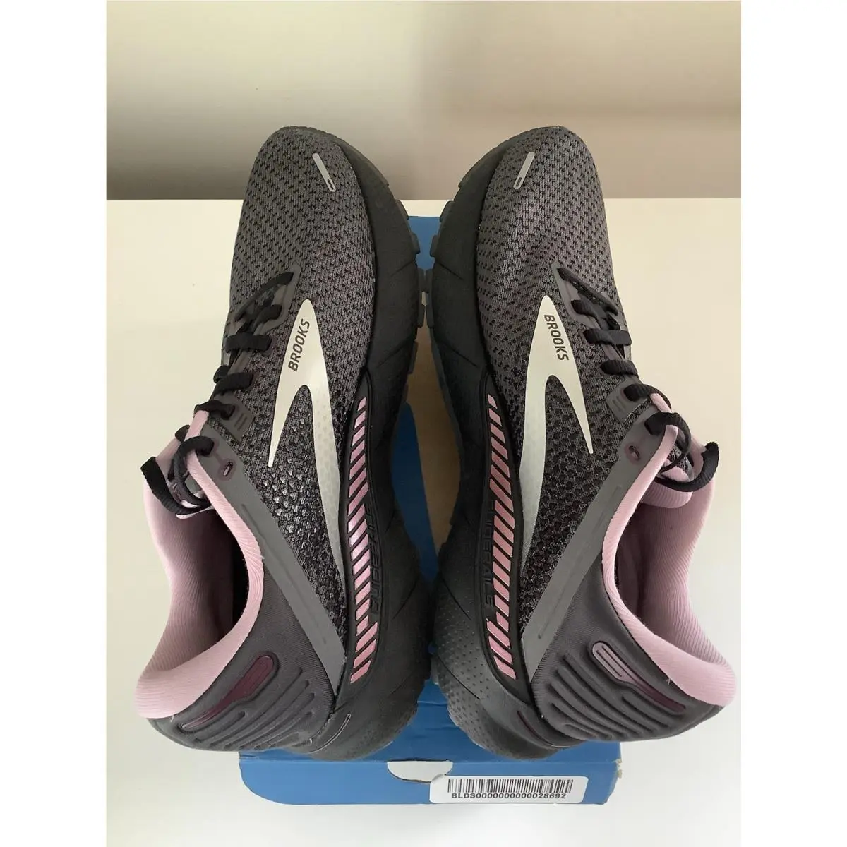 Brooks shoes - Brooks Adrenaline GTS 22 - Adrenaline GTS - Gray 1