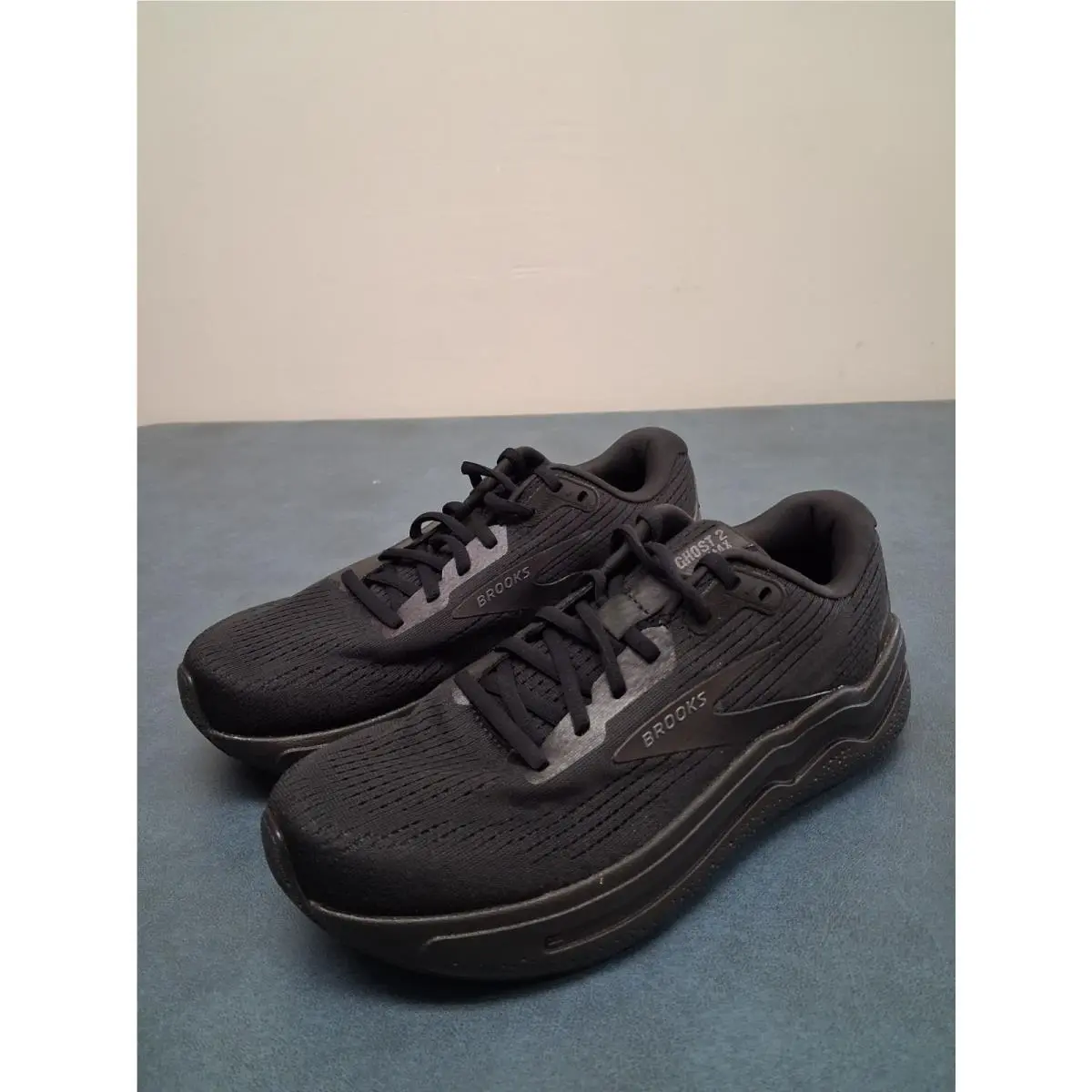 Brooks Women`s Ghost Max 2 Running Shoes/ Black/ Size 9 Medum