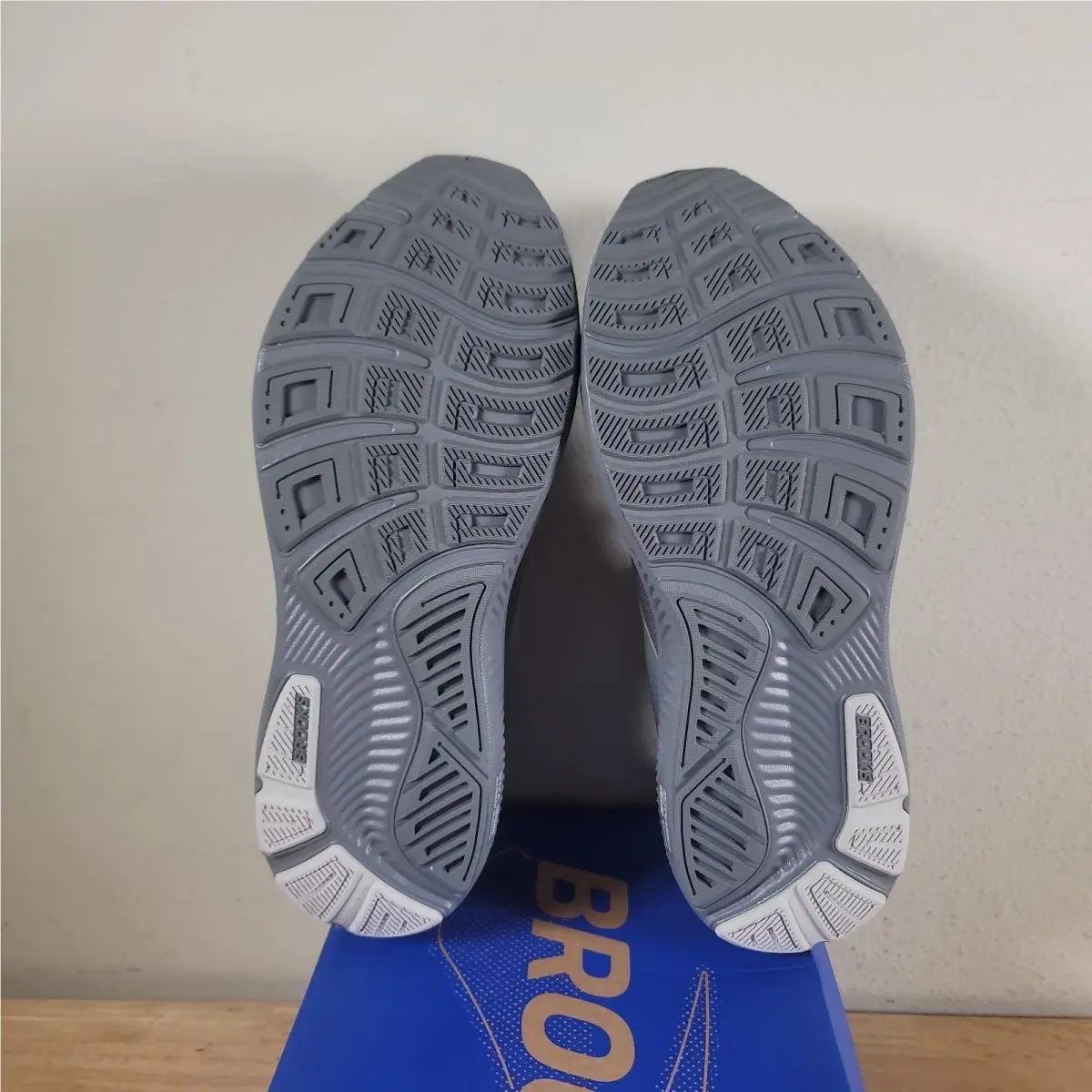 Brooks shoes - Brooks Ghost 17 - Ghost - 110442-1D-041 - Gray/Primer/Sand 8