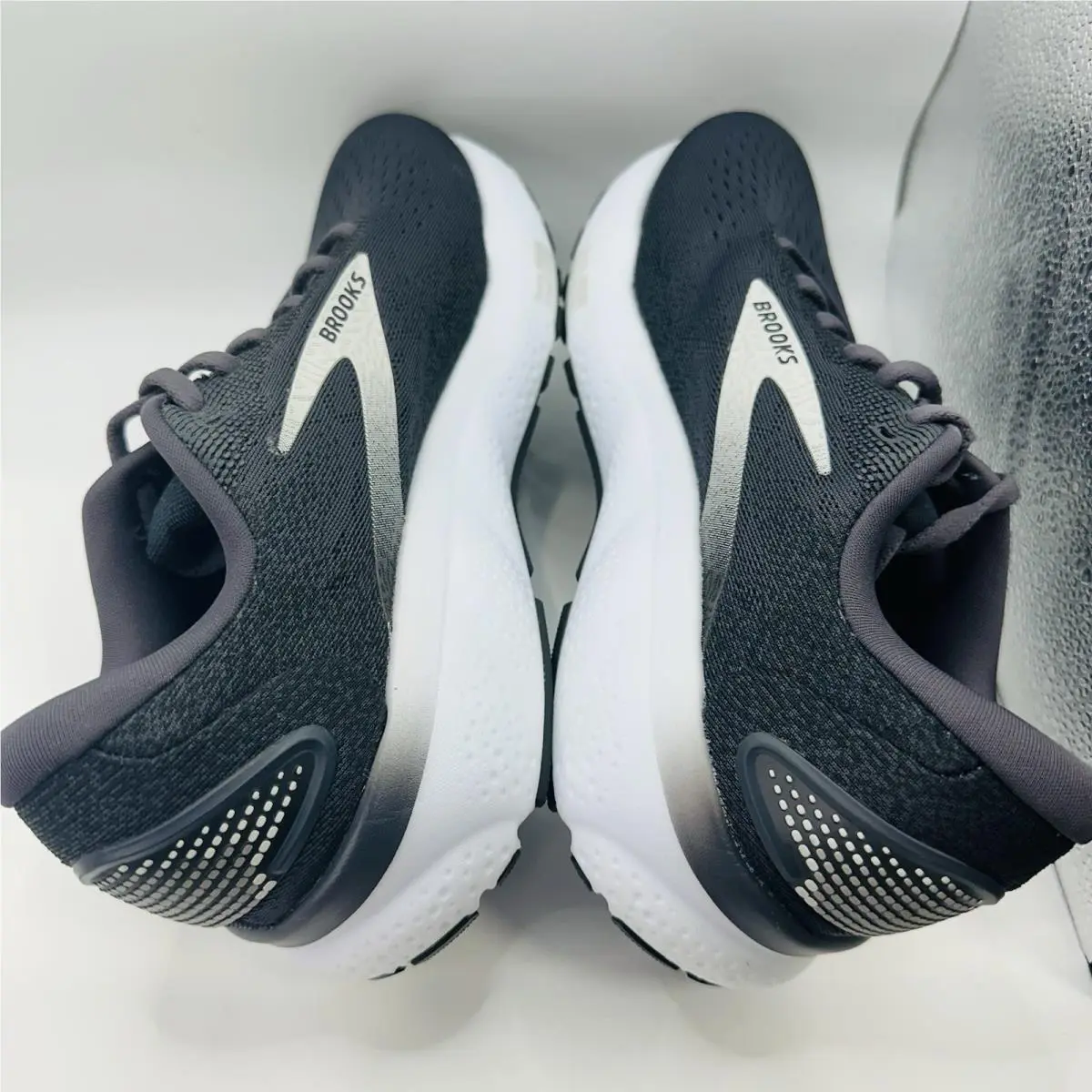 Brooks shoes - Brooks Ghost 16 - Ghost - 110418-1D-090 - Black 4