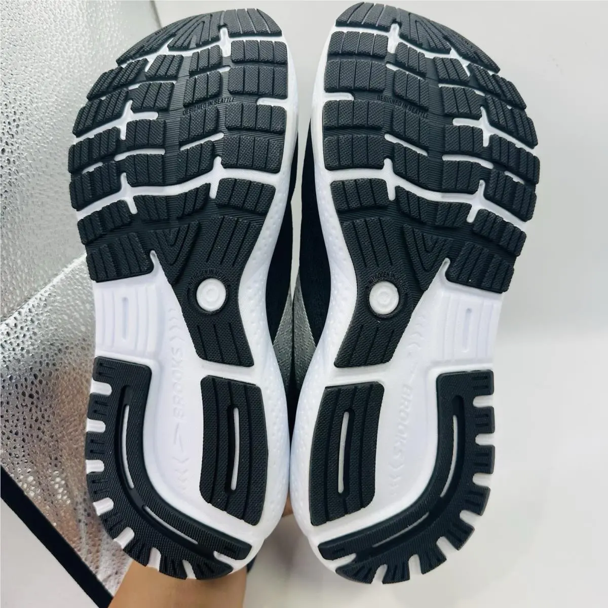 Brooks shoes - Brooks Ghost 16 - Ghost - 110418-1D-090 - Black 5