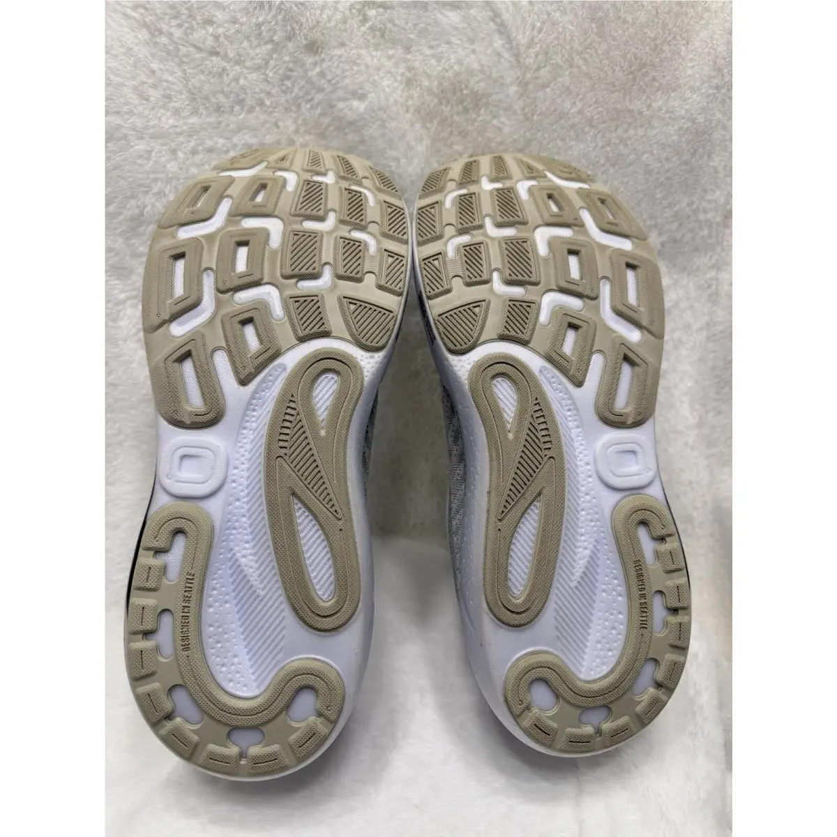 Brooks shoes - White 3