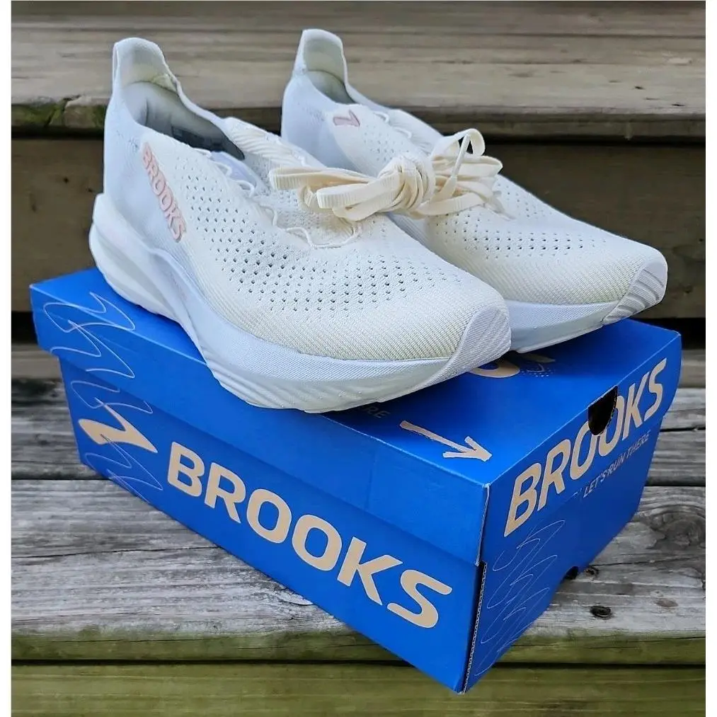 Brooks Women`s Glycerin Stealthfit 22 Running Shoes Coconut/oyster/rose 10.5