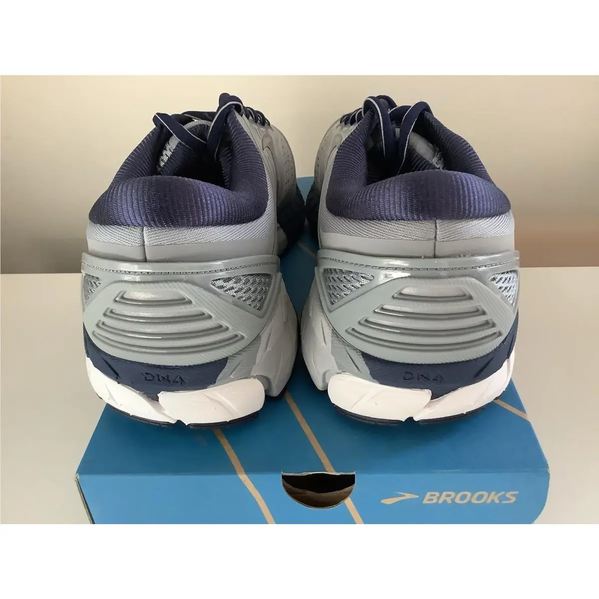 Brooks shoes - Brooks Beast - Beast - Gray 0