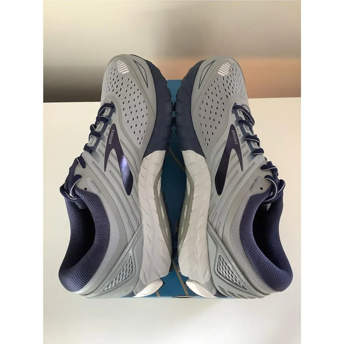 Brooks shoes - Brooks Beast - Beast - Gray 1