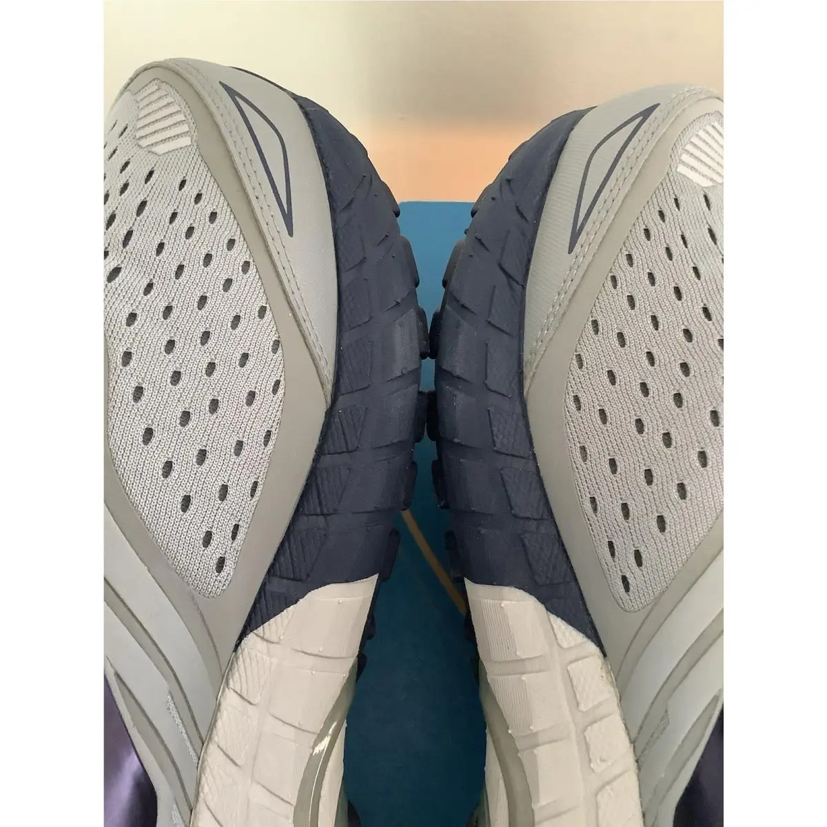 Brooks shoes - Brooks Beast - Beast - Gray 2