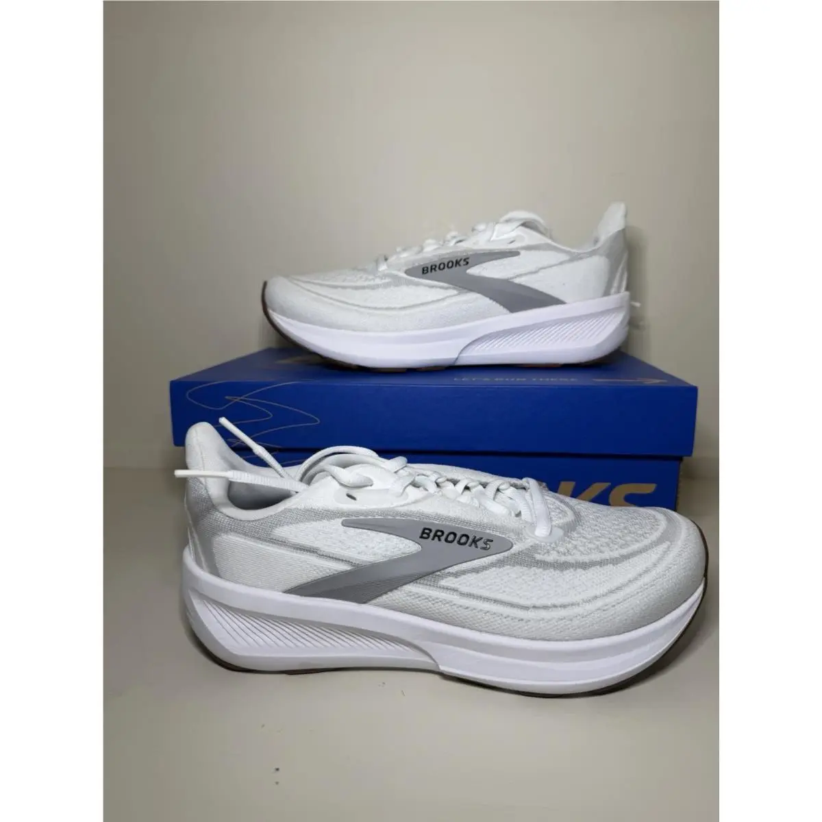 Brooks Revel 9 Woman’s 6.5 White Grey Black 120489 1B 135