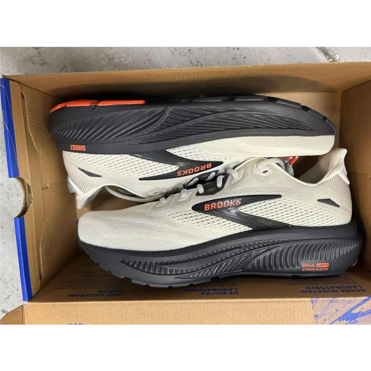 Brooks Ghost 18 Mens Size 11 Wide 2E Coconut Pearl Tigerlily 110493-2E-292