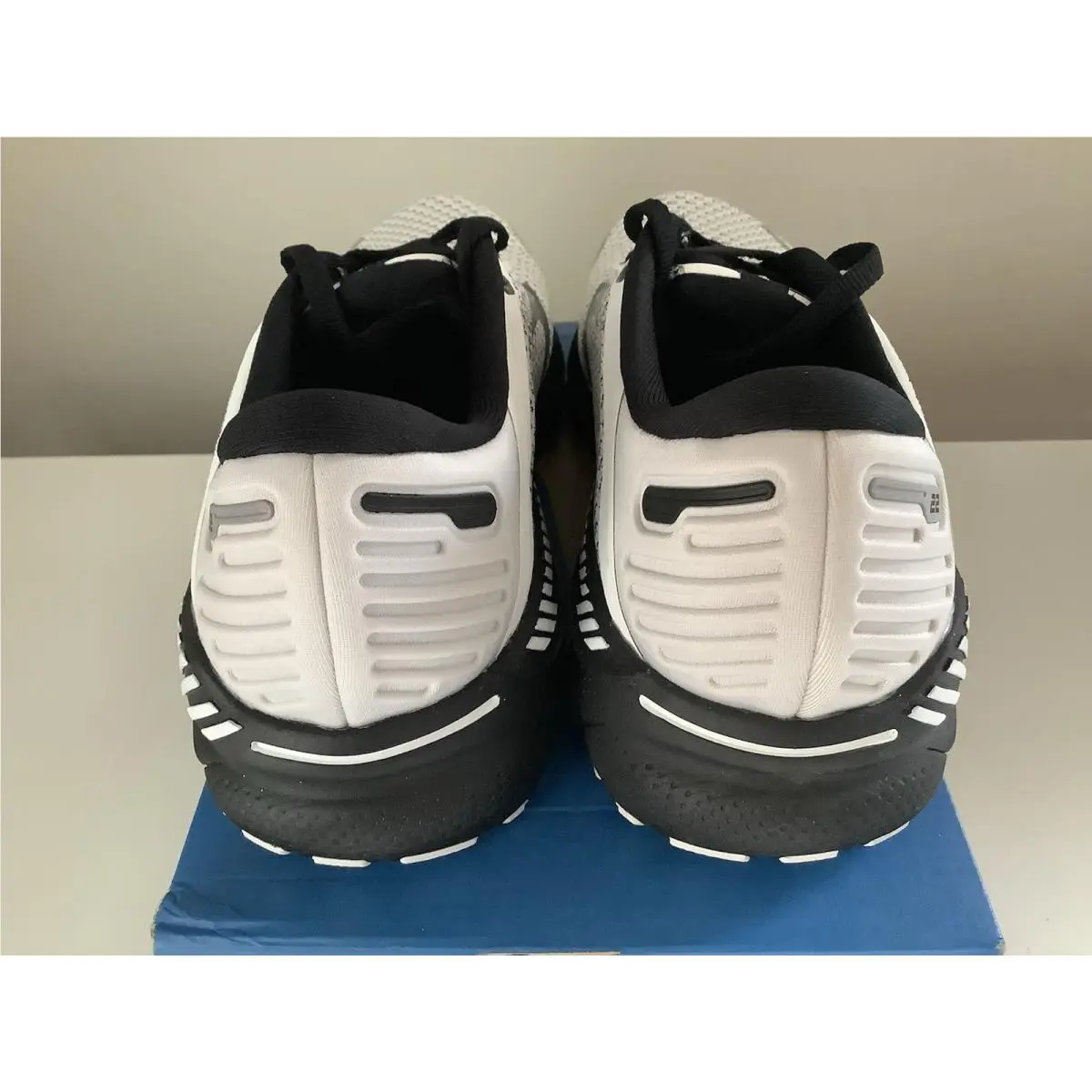 Brooks shoes - Brooks Adrenaline GTS 22 - Adrenaline GTS - White 0