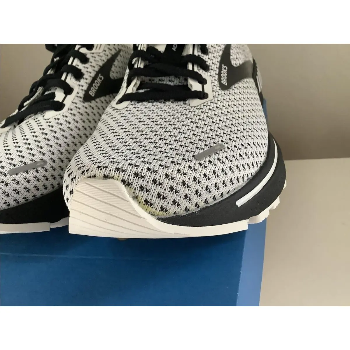 Brooks shoes - Brooks Adrenaline GTS 22 - Adrenaline GTS - White 4