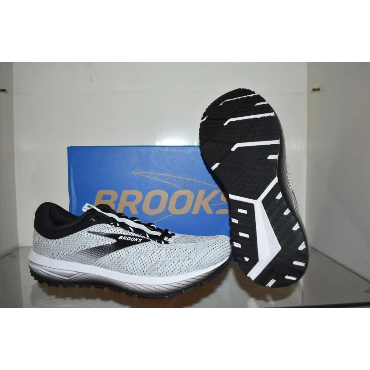 Brooks Womens Revel 7 Running Shoes120424 1B 121 Black Size 11