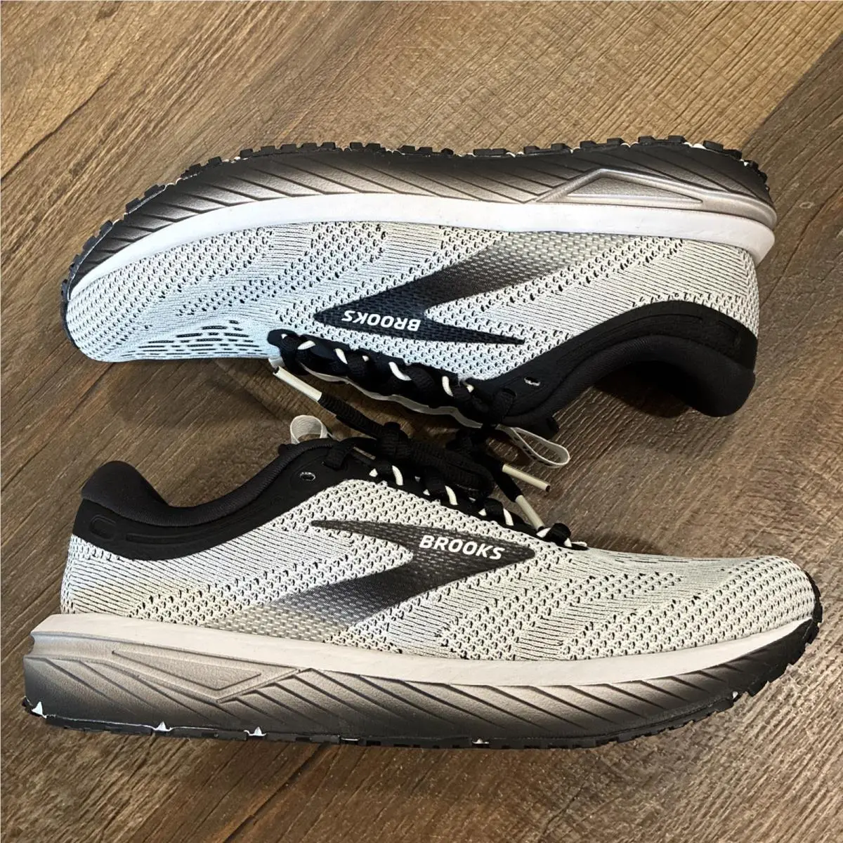 Brooks shoes - Brooks Revel - Revel - 120424 1b 121 - Black 2