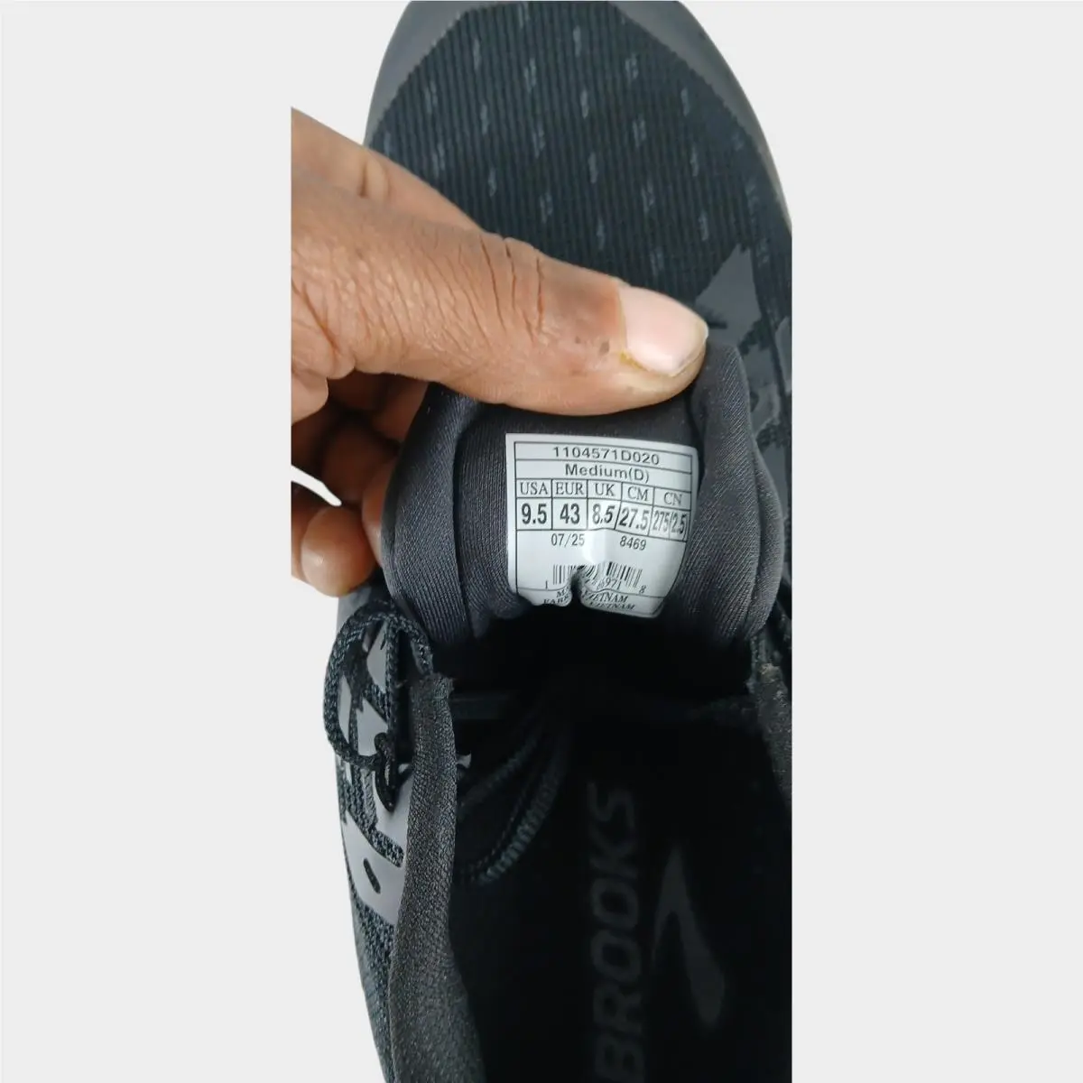 Brooks shoes - As Pictured 4