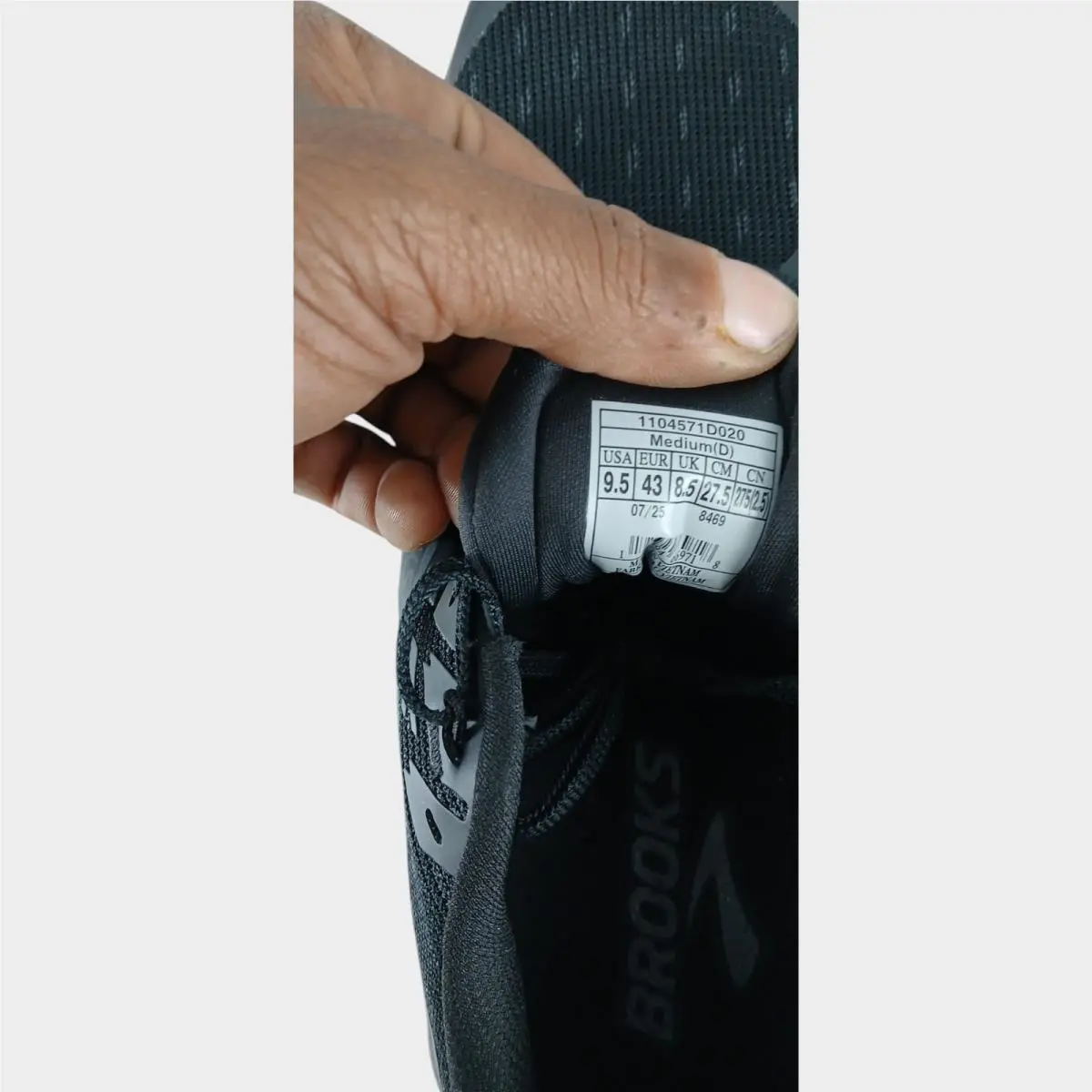 Brooks shoes - As Pictured 5