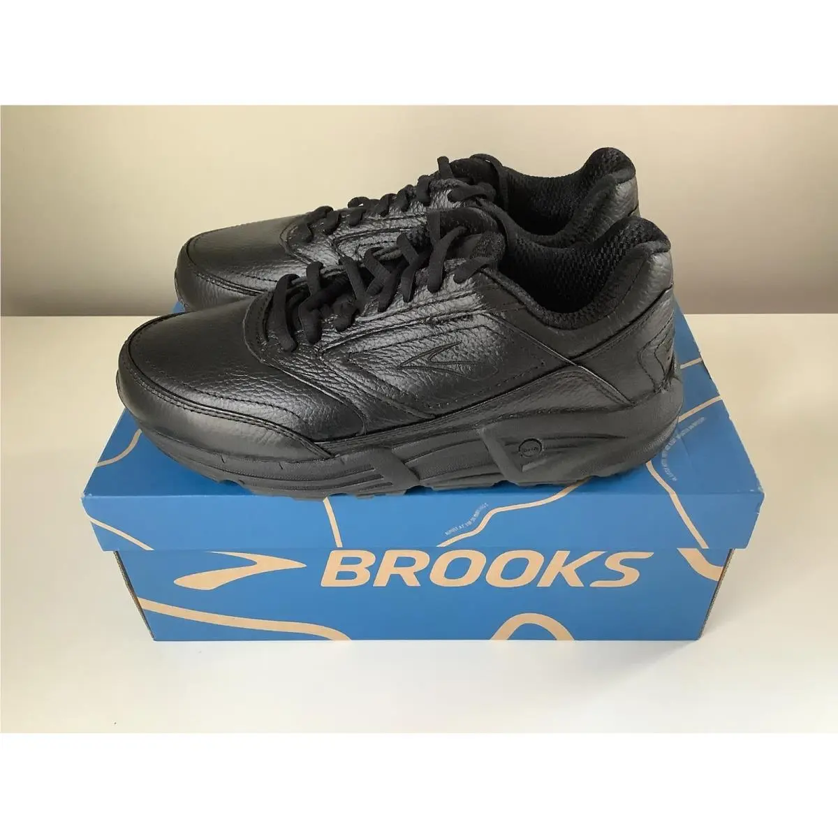 Brooks Addiction Walker Women’s Shoes - Black - Sz 8 Wide D