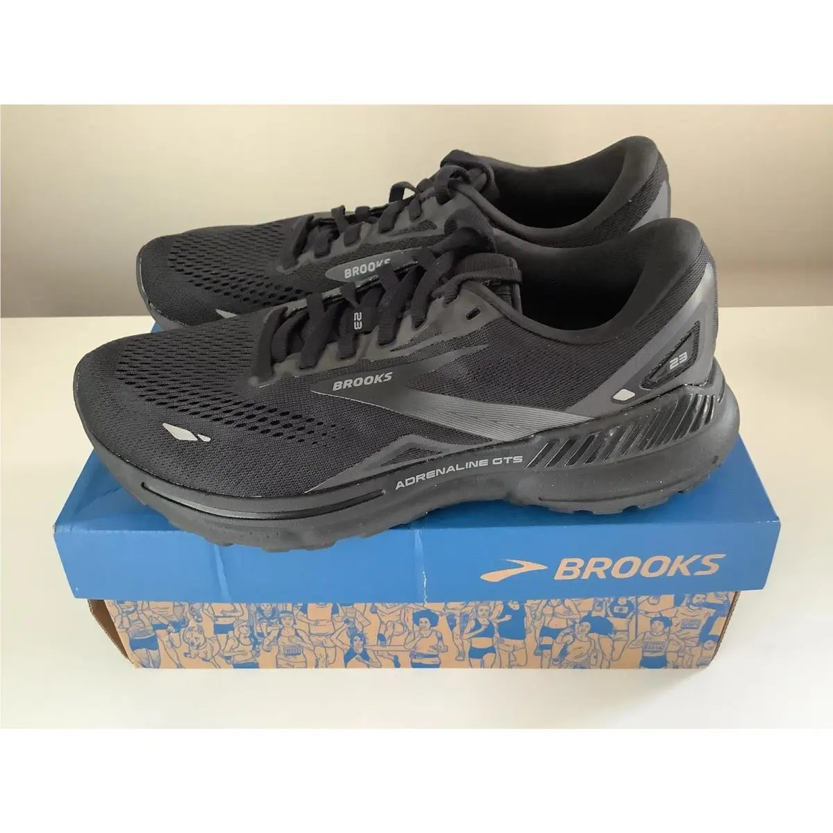 Brooks Adrenaline Gts 23 Women`s Running Shoes - Black - Sz 8.5