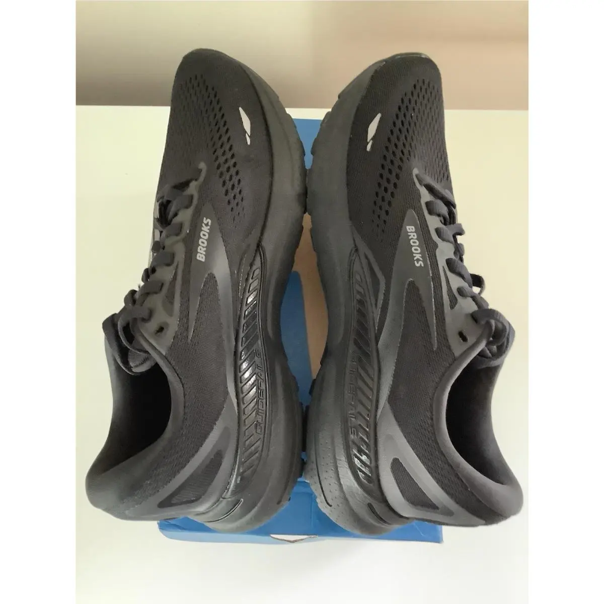 Brooks shoes - Black 1