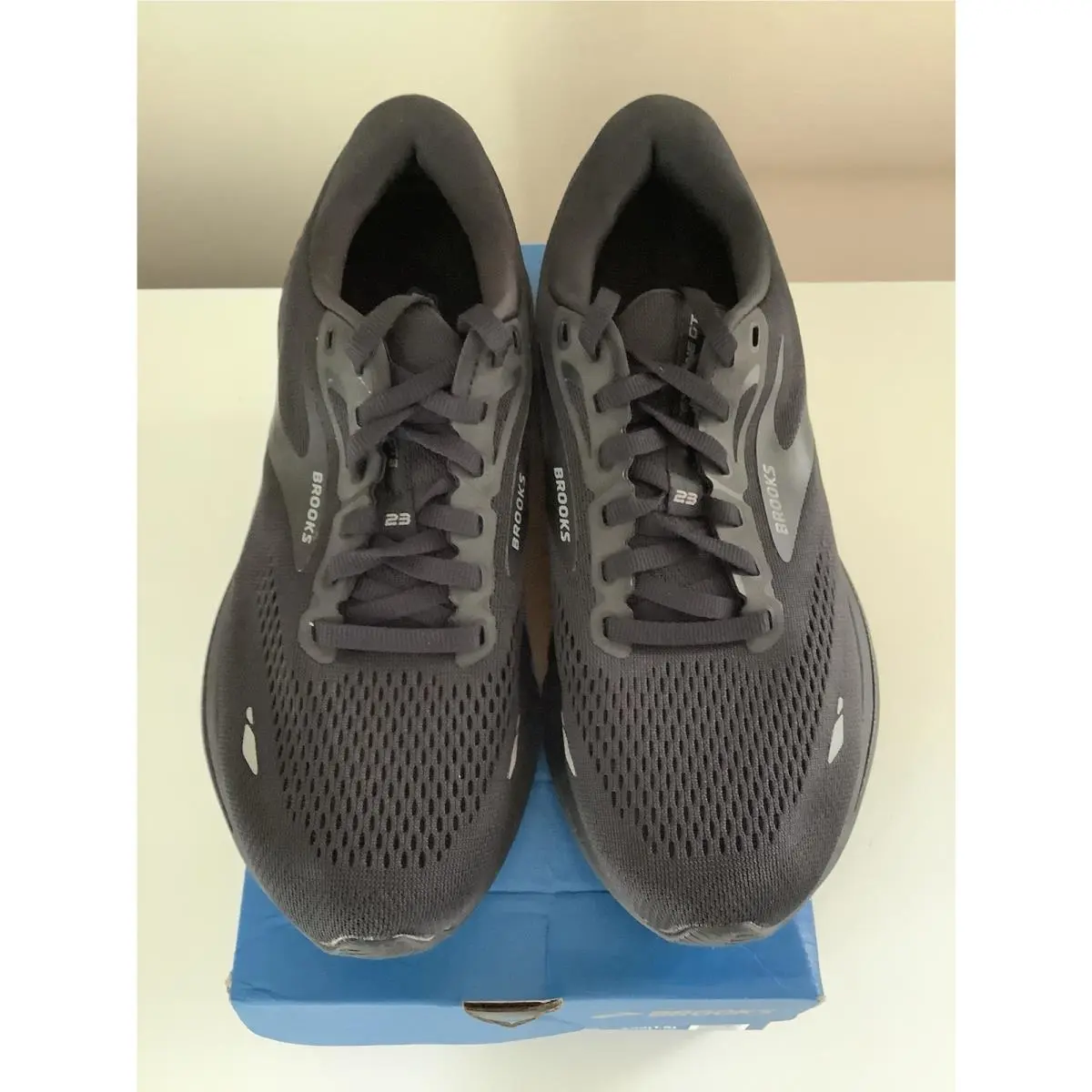 Brooks shoes - Black 2