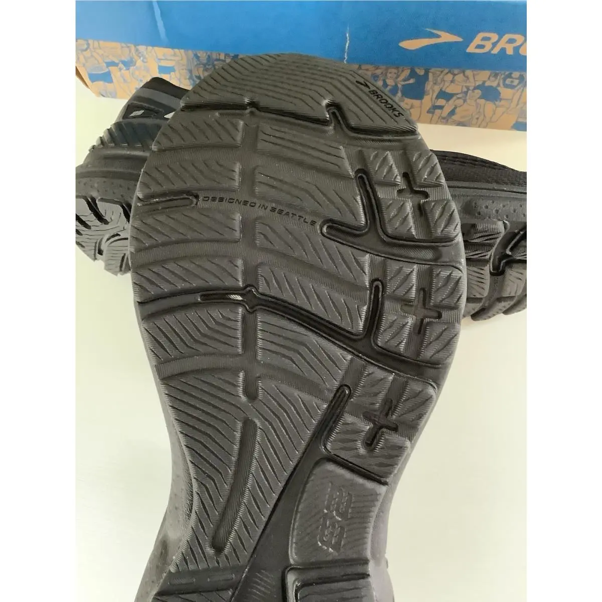 Brooks shoes - Black 4