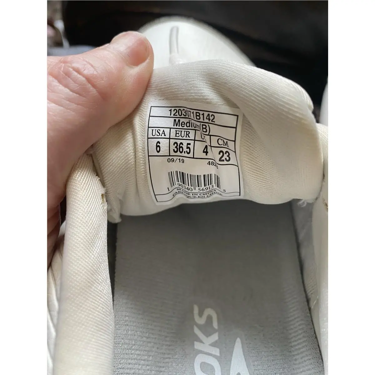 Brooks shoes - BROOKS Addiction Walker 2 - Addiction Walker - 120307 1B 142 - White (UPC: 0190340569135) 5