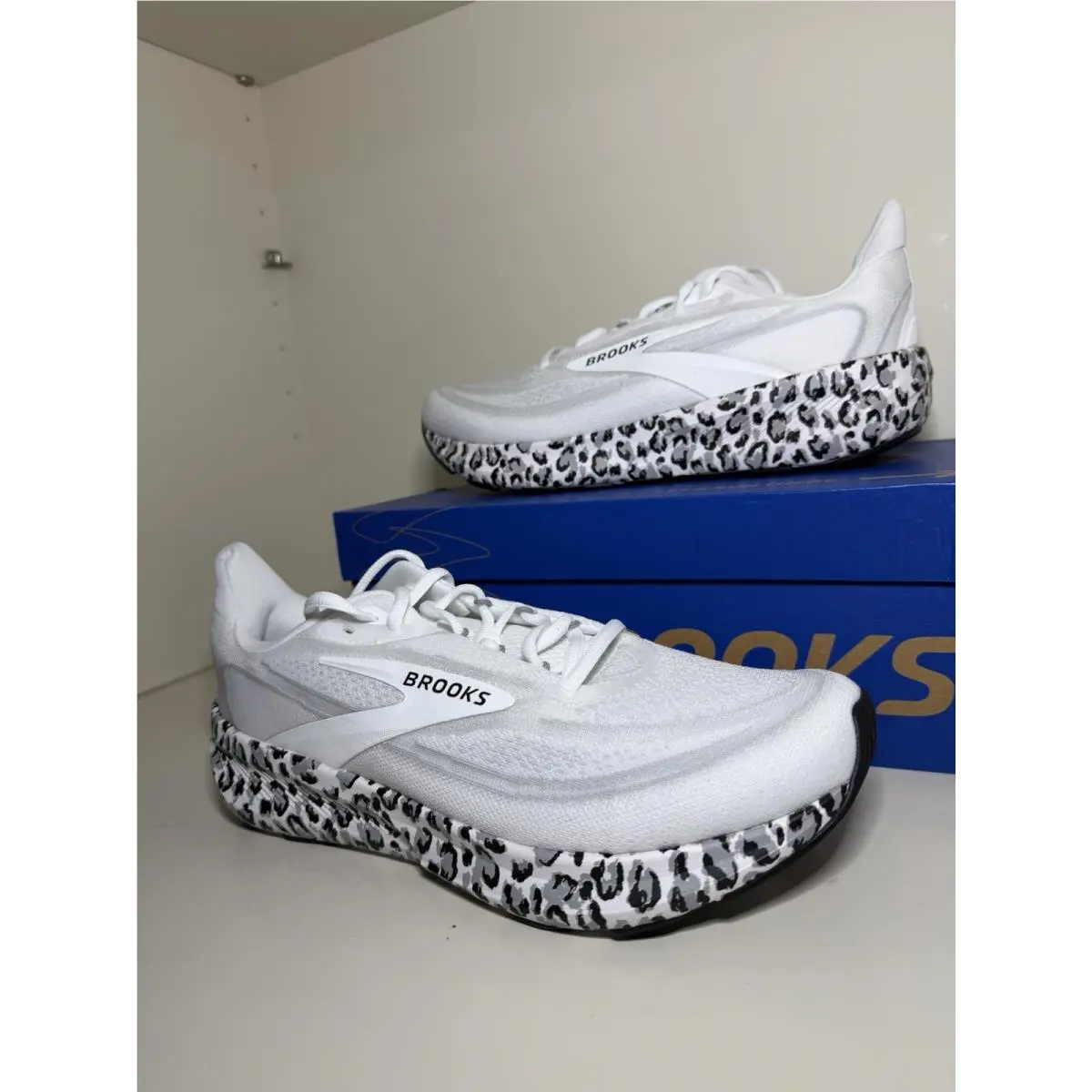 Brooks shoes - Brooks Revel 9 - Revel - White 1