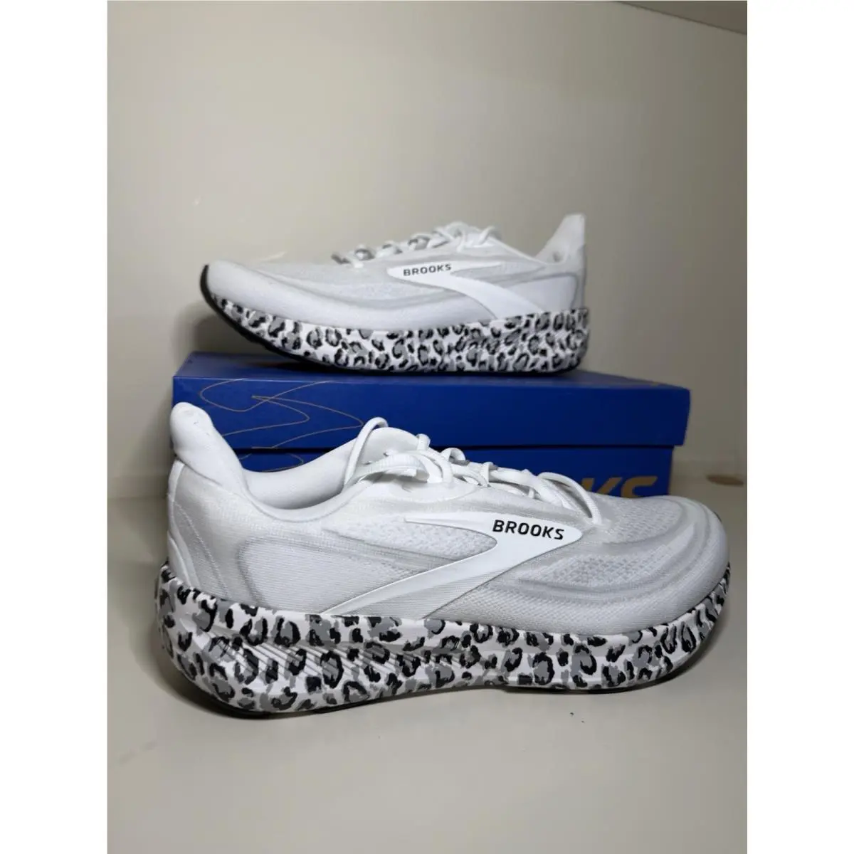 Brooks shoes - Brooks Revel 9 - Revel - White 0