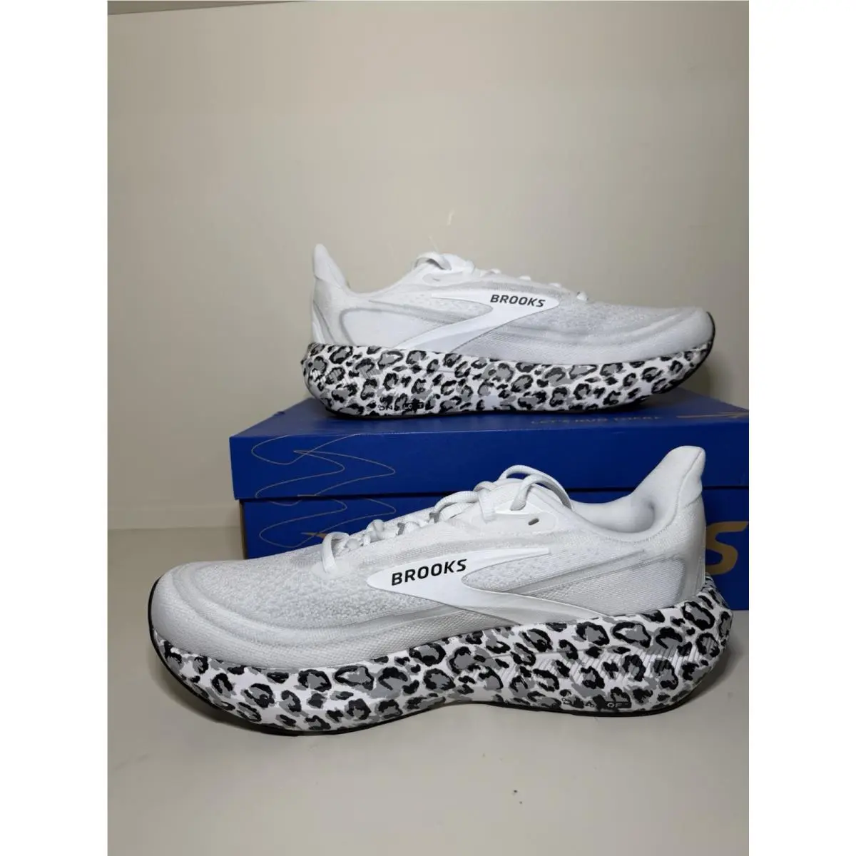 Brooks shoes - Brooks Revel 9 - Revel - White 2