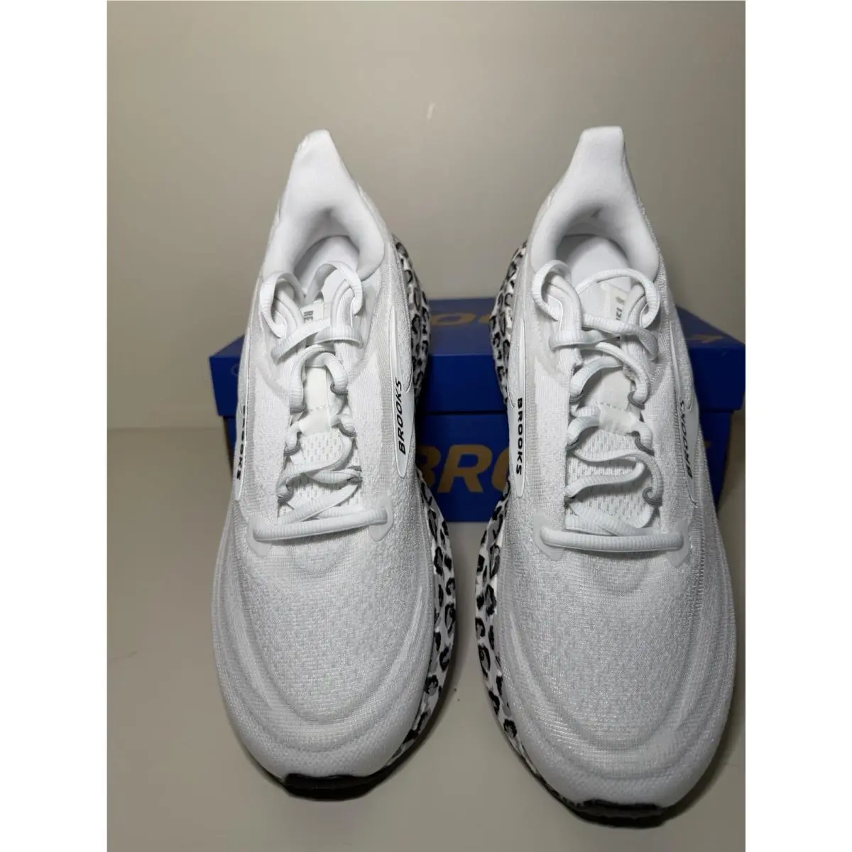 Brooks shoes - Brooks Revel 9 - Revel - White 3