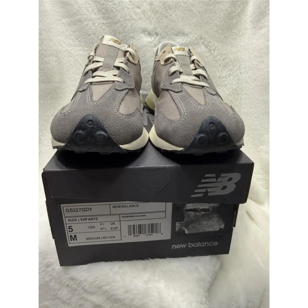 New Balance 327 Sneakers Youth Size 5 or Women`s Size 6.5