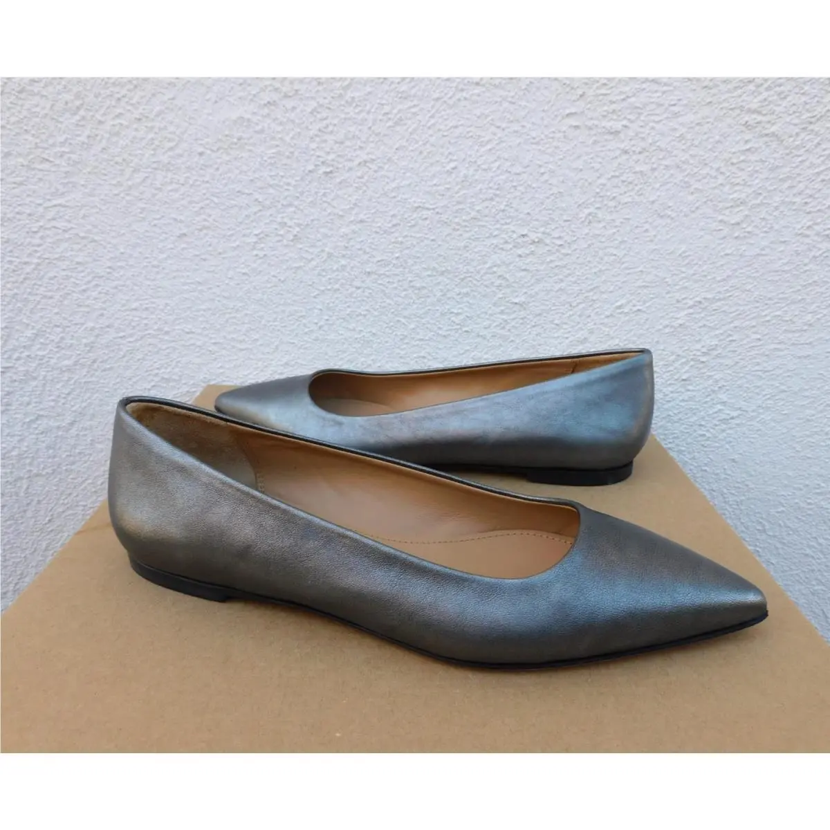 Ugg Collection Linda Metallic Leather Almond Toe Loafers US 7.5/ Eur 38.5