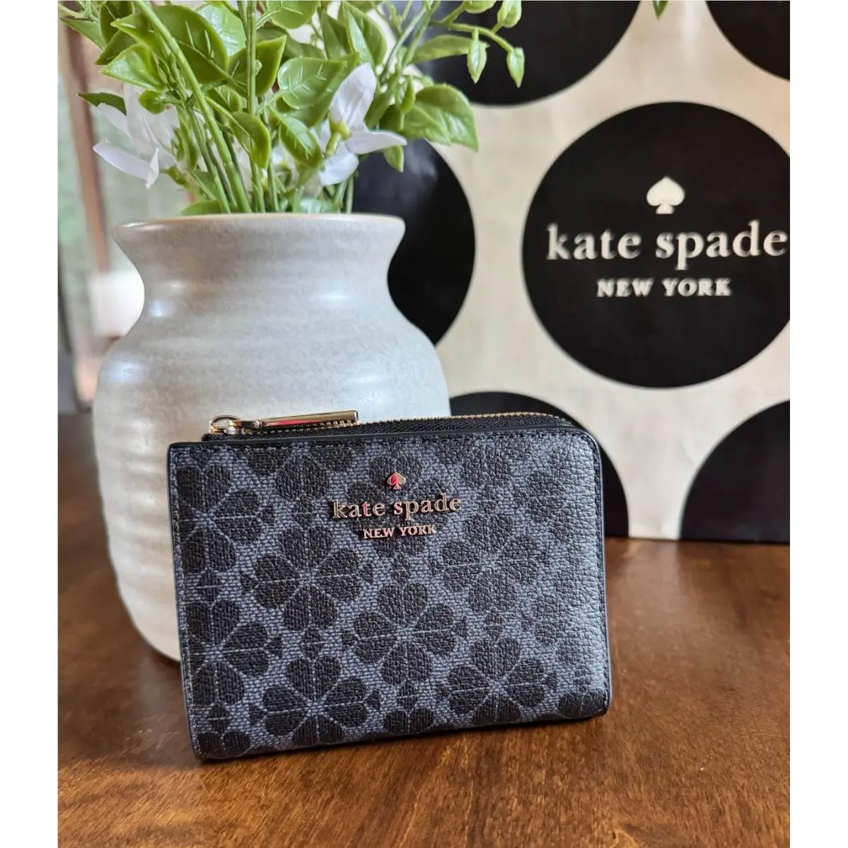 New Kate Spade Signature Spade Flower Small L-zip Wallet - Black