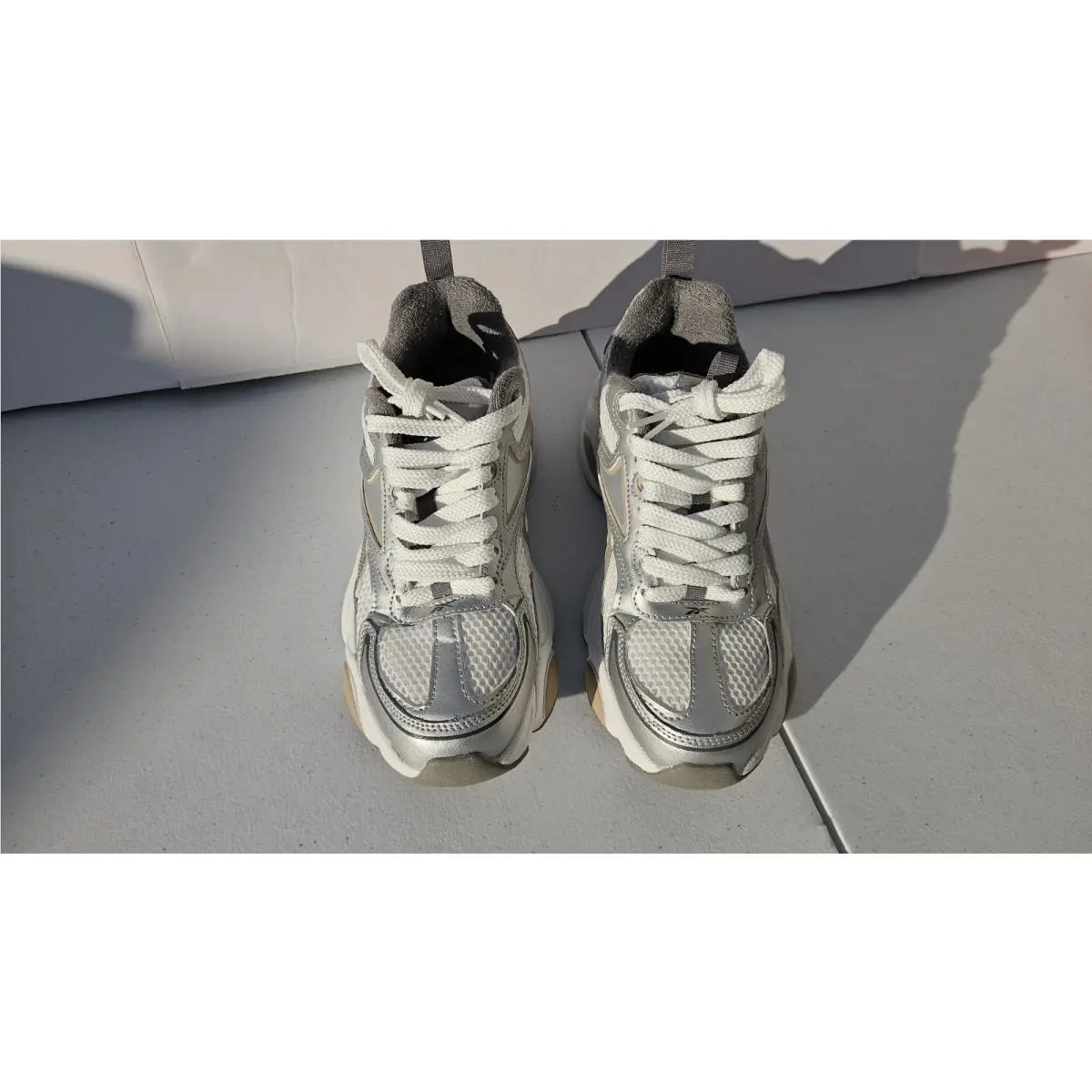 Reebok shoes - Reebok Charge - Charge - Pure Grey/chalk 2