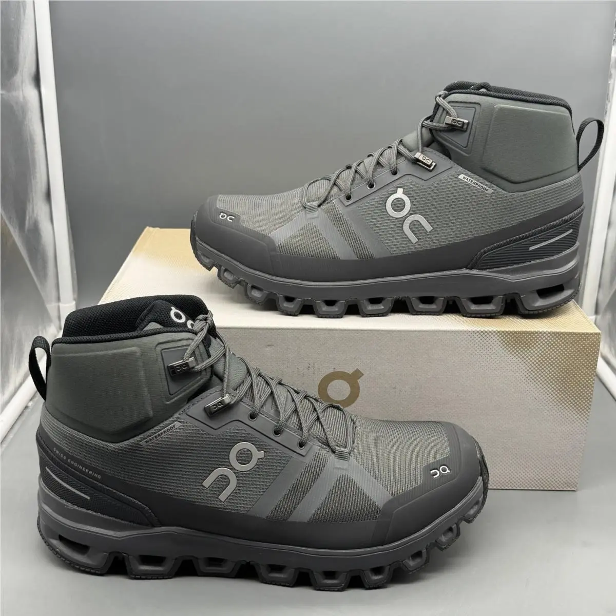 On Cloudrock Waterproof Mens 8.5 Trail Hiking Shoes Outdoor Boots ‘rock/eclipse’
