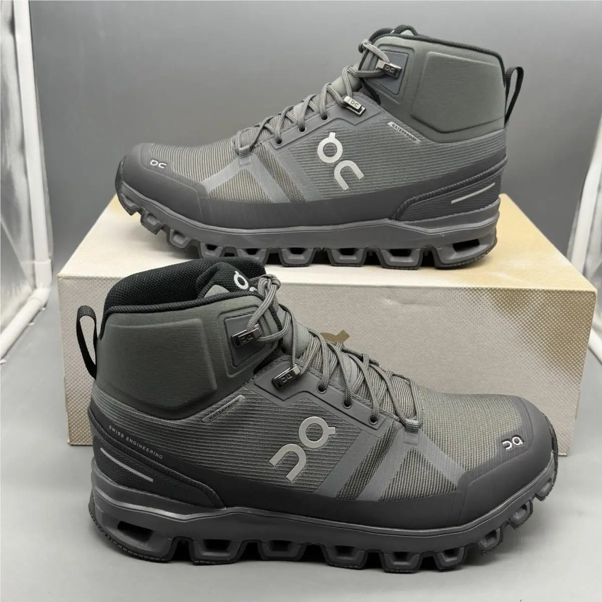 On Cloud Cloudrock Waterproof Mens 7.5 Women’s 9 Trail Hiking Shoes Rock/eclipse