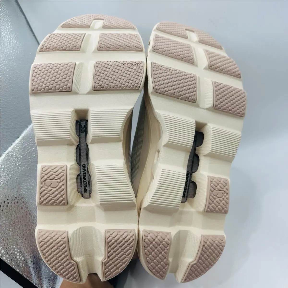 On-Running shoes - On Cloudmonster - Cloudmster - 61-97785 - White 5