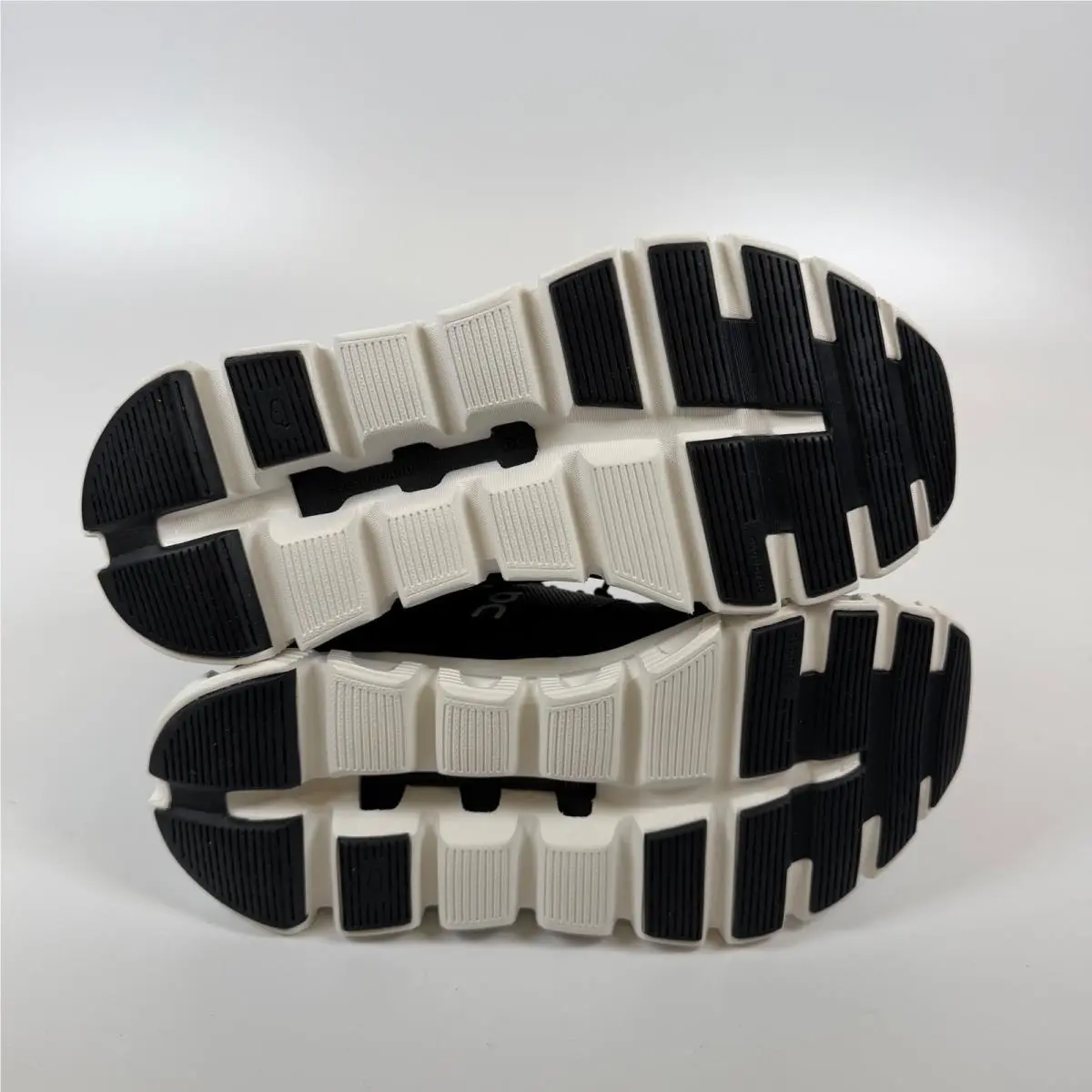 On-Running shoes - On Running Cloud 5 - Cloud - Black 4